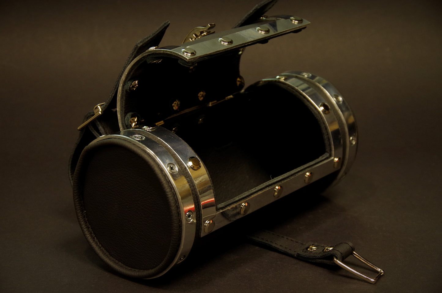Bicycle bag with leather handles