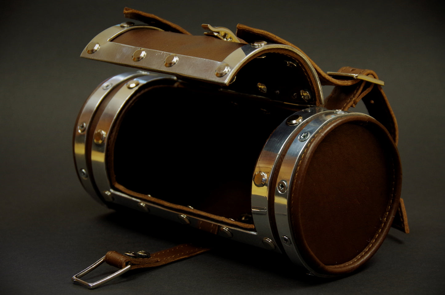 Bicycle bag with leather handles