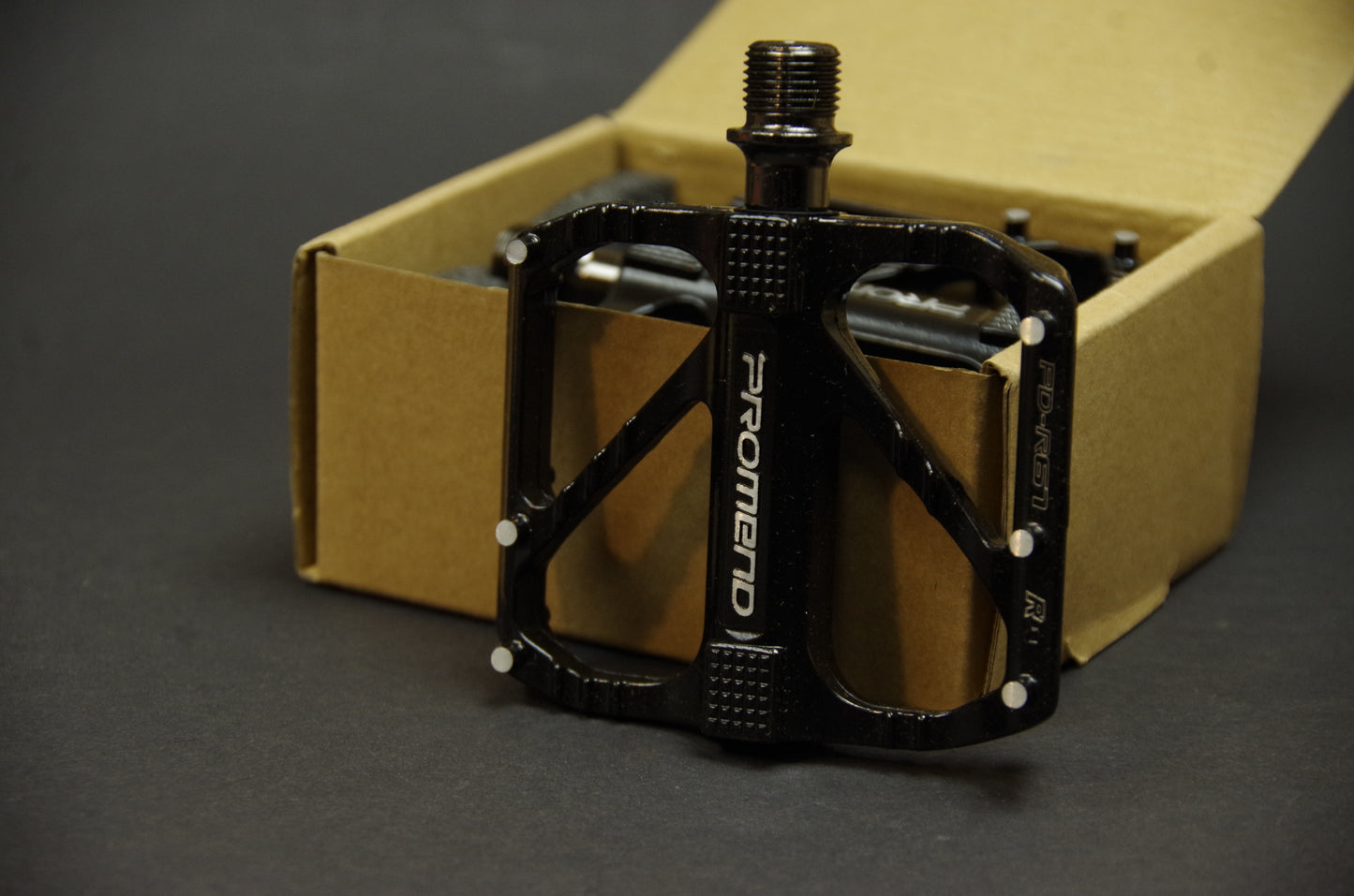 Aluminum alloy pedals for fixed gear bike or road bike.