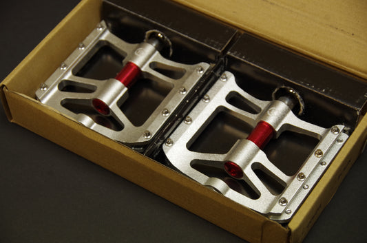 Bicycle pedals, aluminum alloy pedals non-slip bearing.