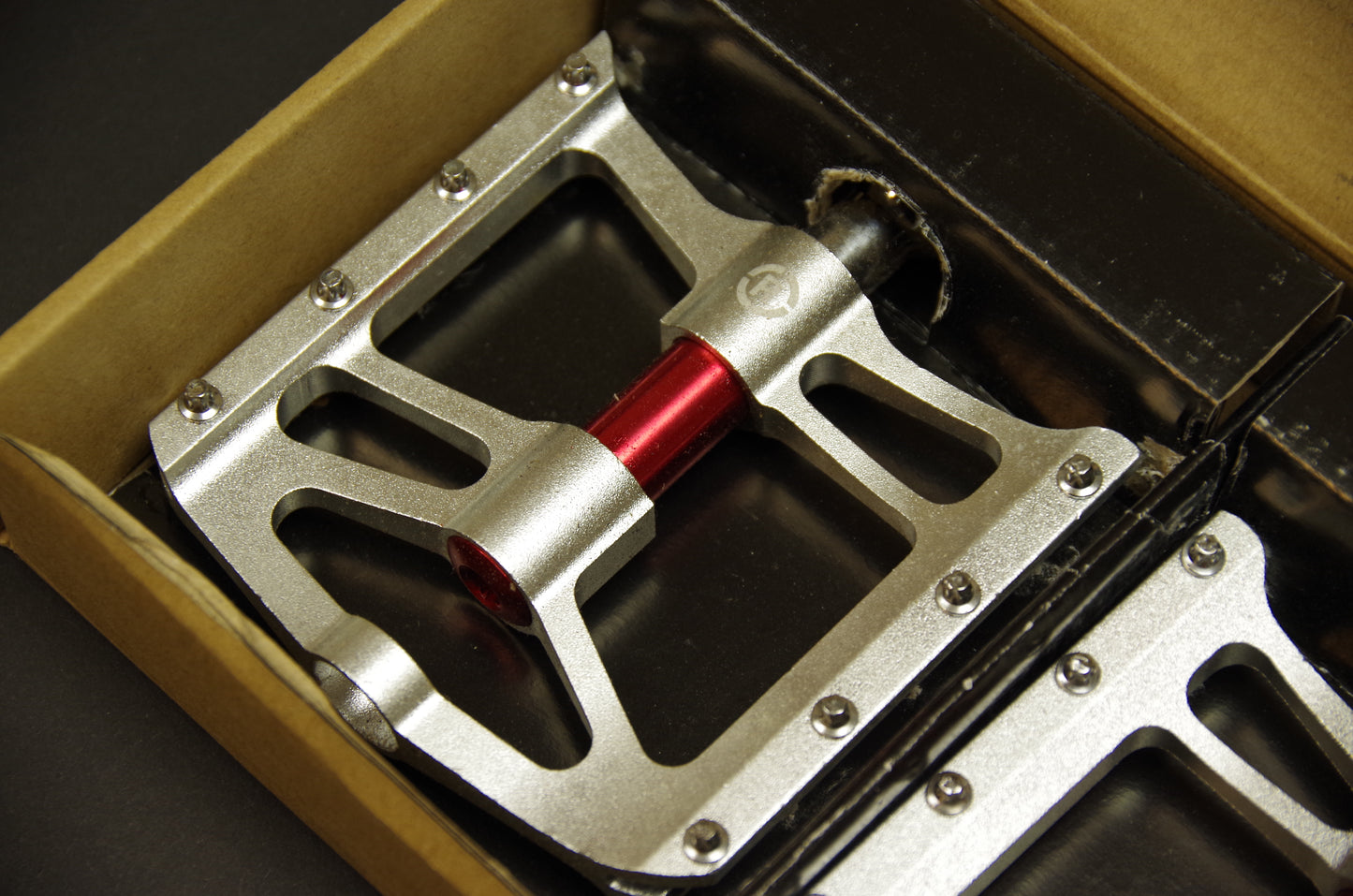 Bicycle pedals, aluminum alloy pedals non-slip bearing.