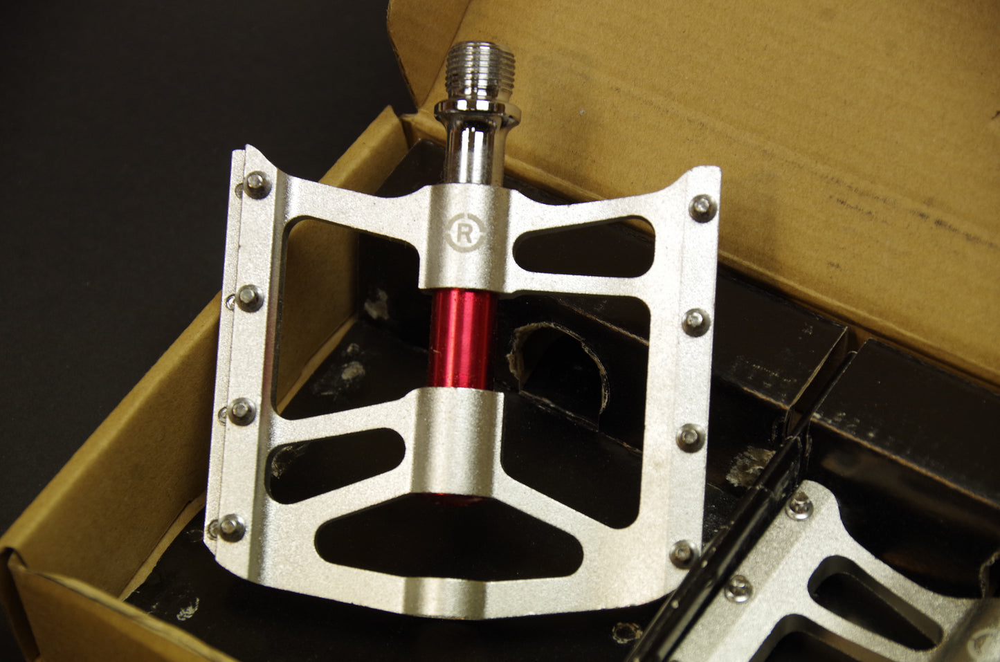 Bicycle pedals, aluminum alloy pedals non-slip bearing.