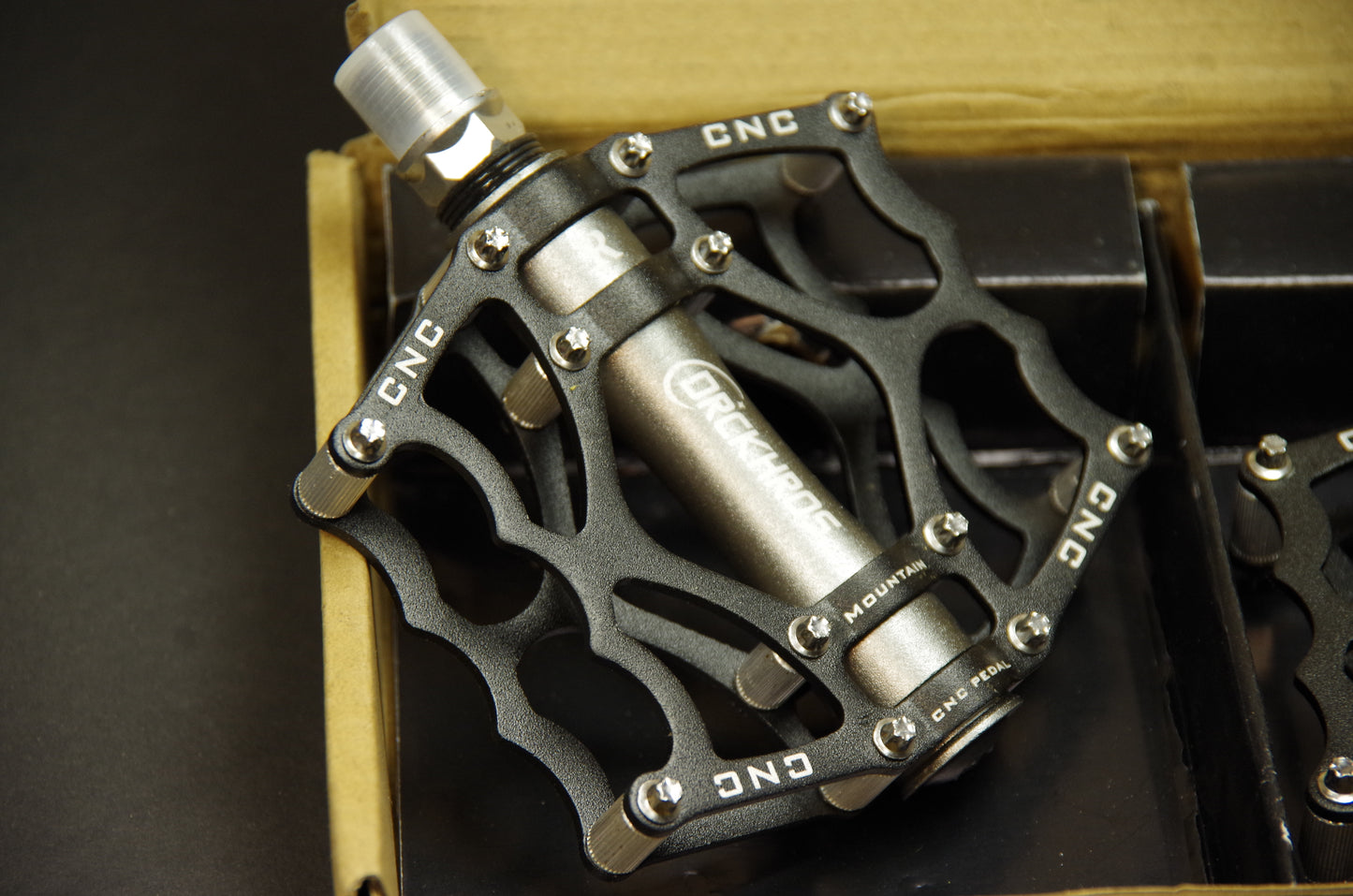 Bicycle pedals, aluminum alloy pedals non-slip bearing.