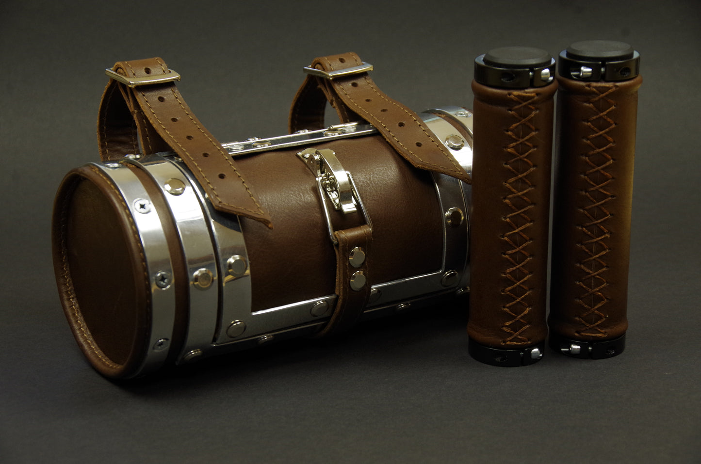 Bicycle bag with leather handles