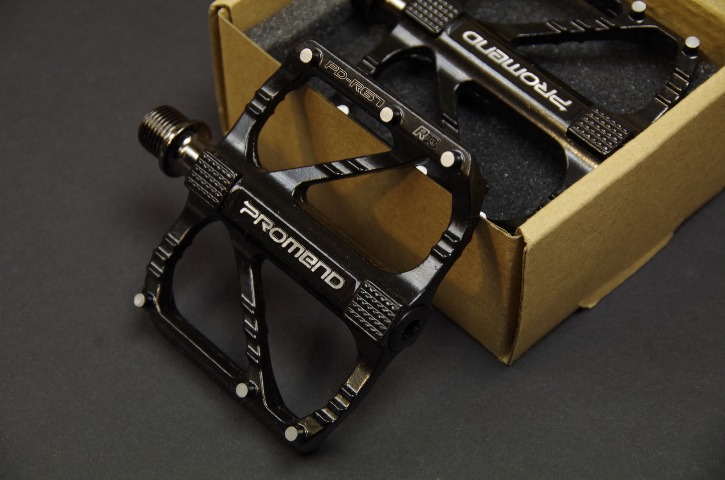 Aluminum alloy pedals for fixed gear bike or road bike.