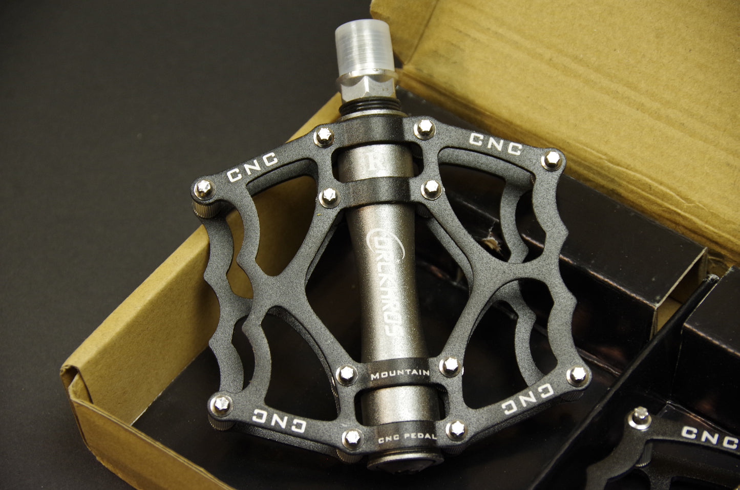 Bicycle pedals, aluminum alloy pedals non-slip bearing.